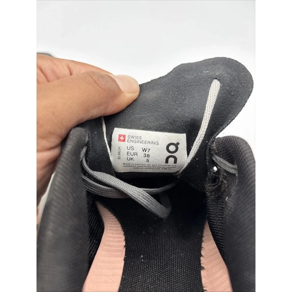 On Cloud Cloudflow Sneakers Womens Size 7 Rock Rose Colorway Training Gym